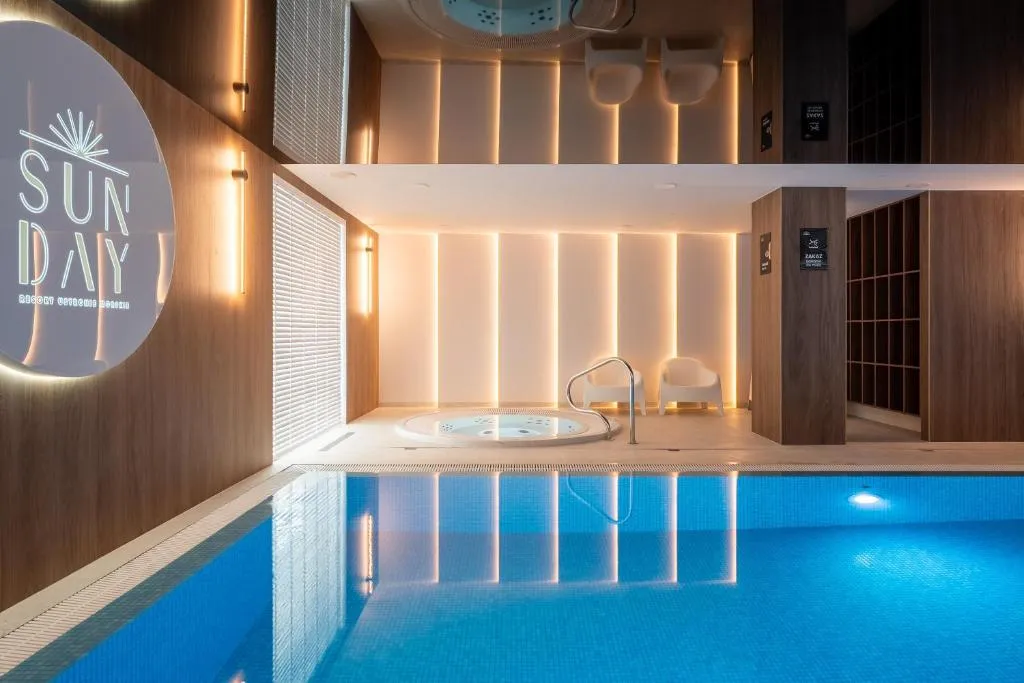 Sunday Resort - Basen z widokiem